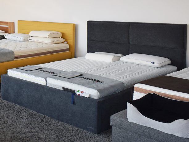 Čalúnená posteľ s úložným priestorom Slumberland BELFAST MISTRAL