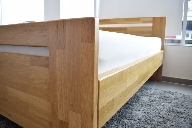 Dubová postel Grandioso Plus 4 cm masiv cink - výstavní kus