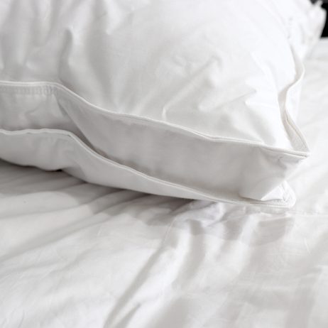 Vankúš z peria Down & feather collection - trojkomorový