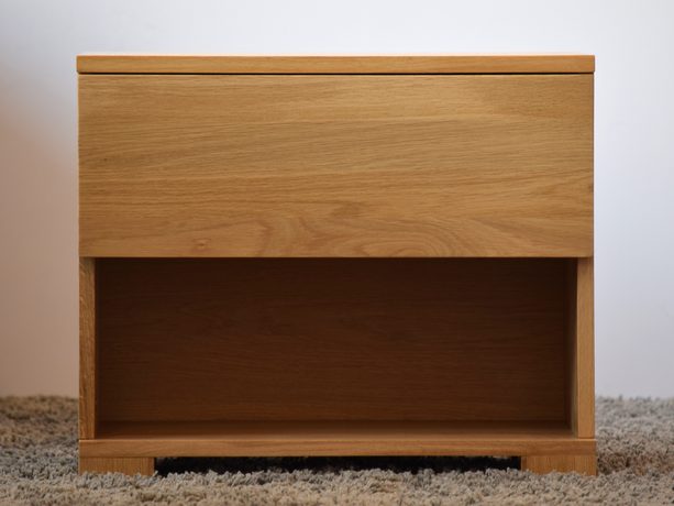 Noční stolek Eling dub průběžný - výstavný kus