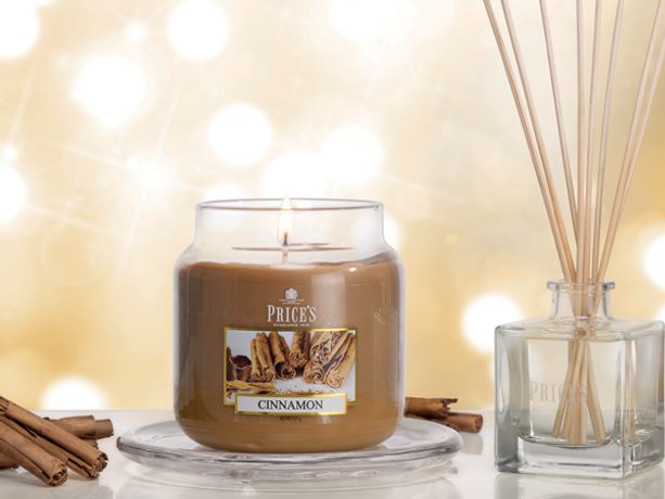 PRICE´S MIDI sviečka v skle Škorica - horenie 90h