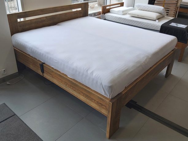 Dubová postel Grandioso 4 cm masiv  / tmavé moření - výstavní kus