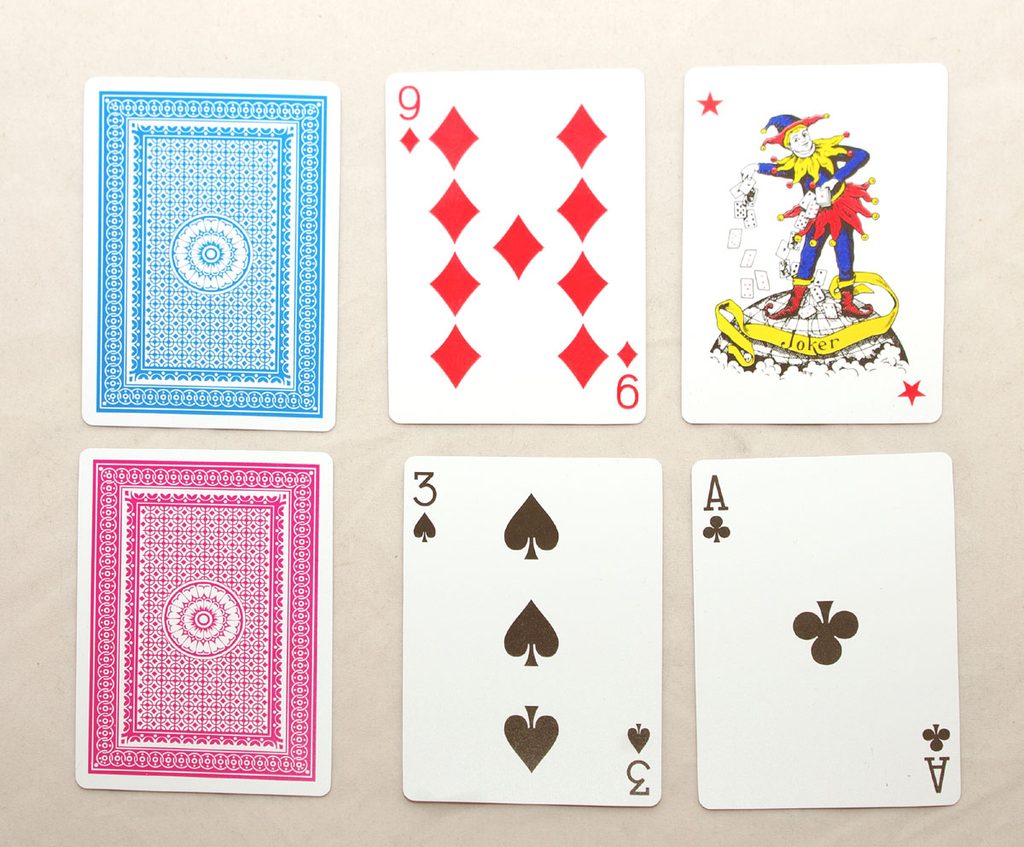 Poker - 100% plastové hrací karty | Spoločenské doskové hry SVET-HIER.SK |  Hrajte sa!