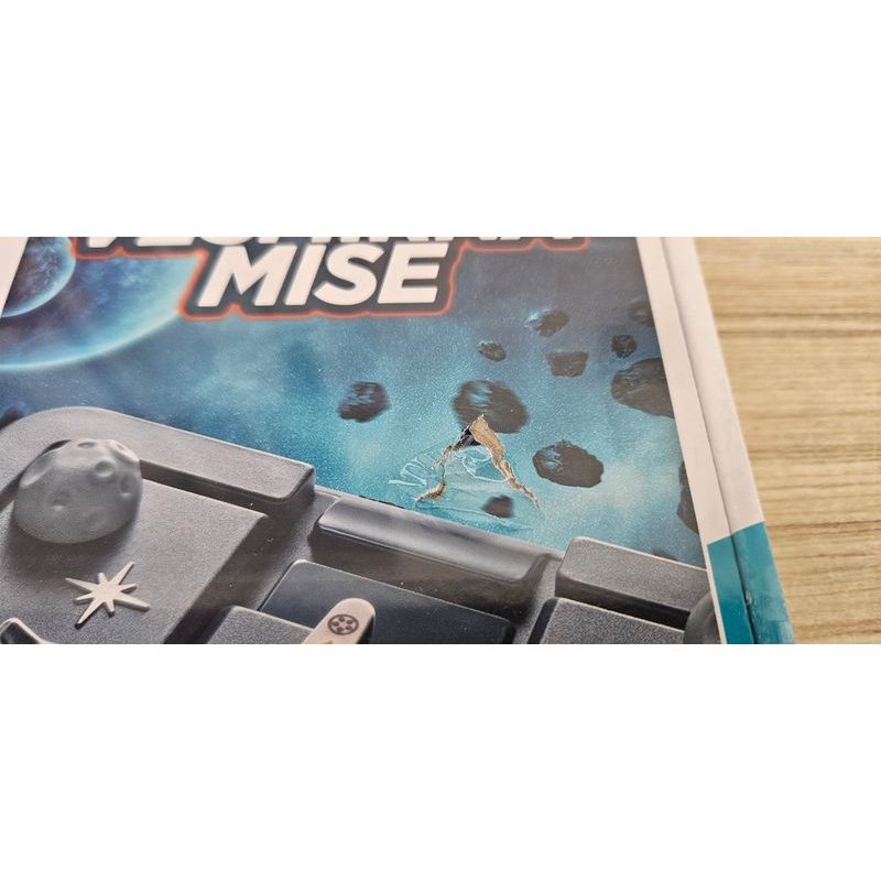 Vesmírná mise (poškozený obal)