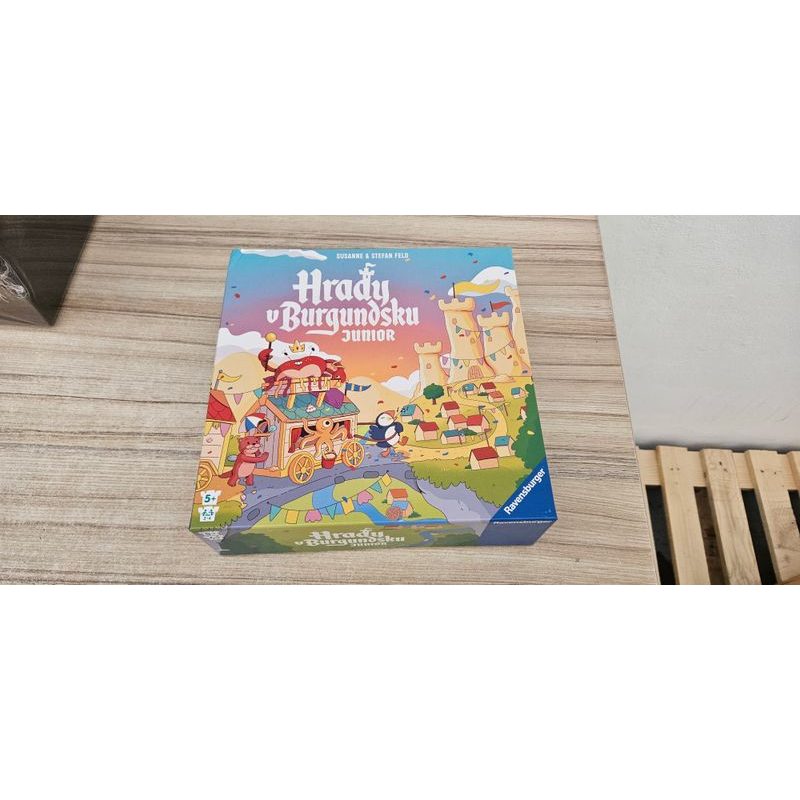 Hrady v Burgundsku Junior (poškozený obal)