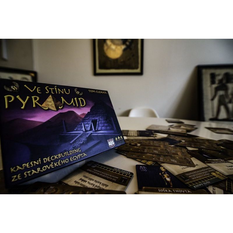 Ve stínu pyramid