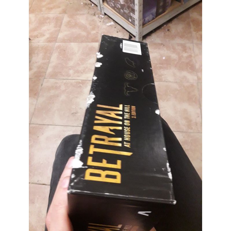 Betrayal At House On the Hill (3rd. Edition) (DE) - poškozená krabice