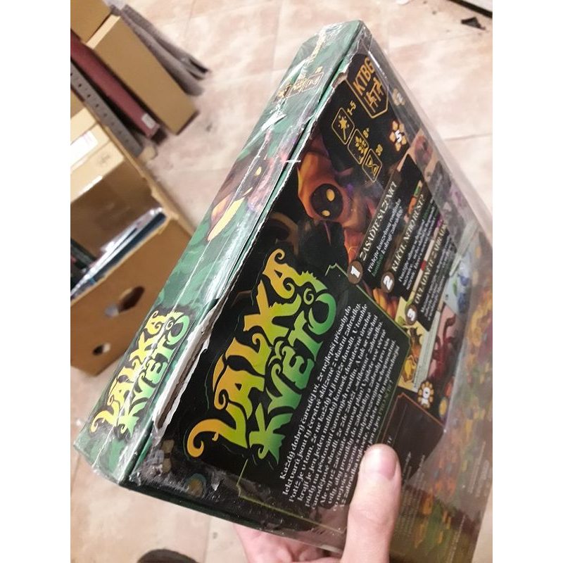 Válka květů (poškozená krabice)