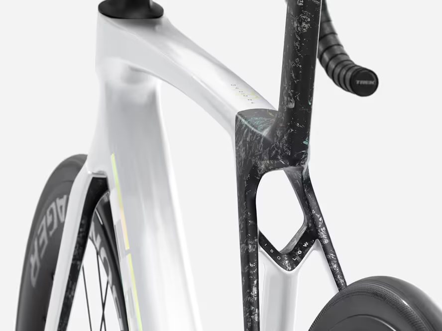 Trek Madone SL 6 AXS Gen 8 velikost L (Testování)