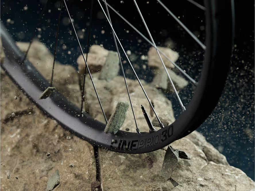 Zapletená kola 29" Bontrager Line Pro 30 TLR Boost 2026