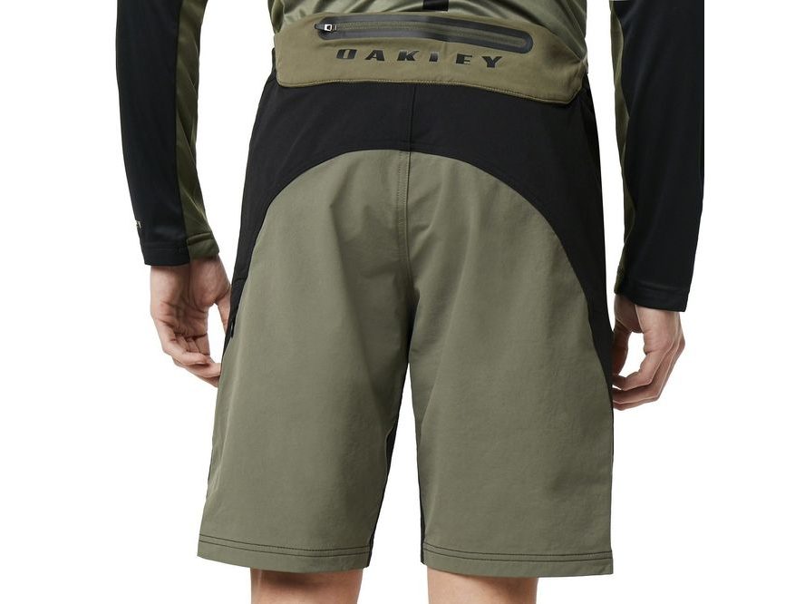 Šortky Oakley MTB Trail Shorts (beetle)