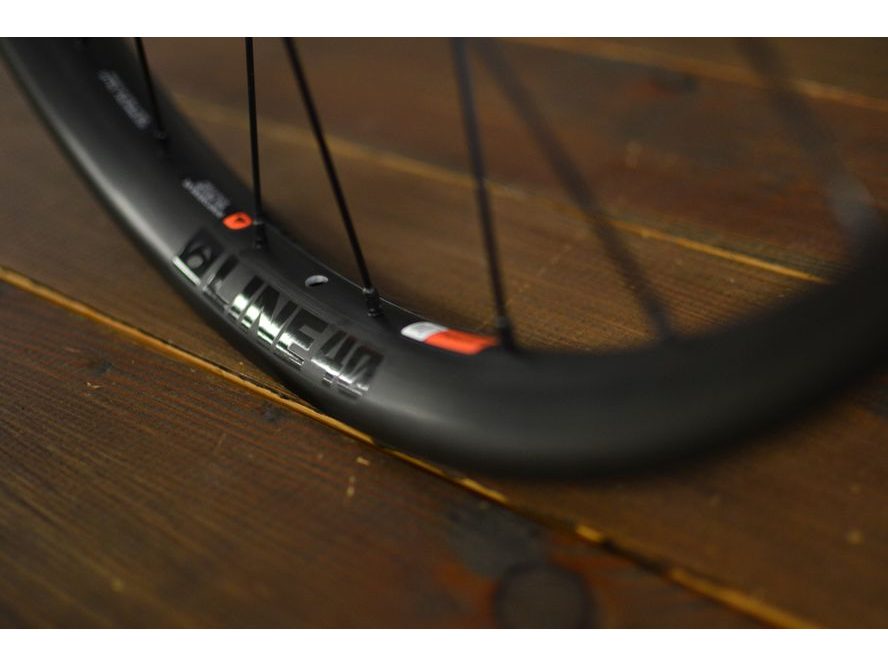 Zapletené kolo 27,5"+ Bontrager Line 40 BOOST přední