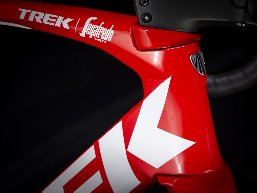 Trek Madone SLR 6 disc (bílá/červená) 2020