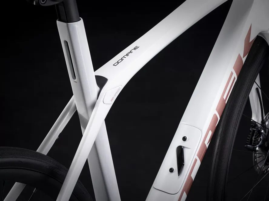 Trek Domane SL 6 (bílá) 2020