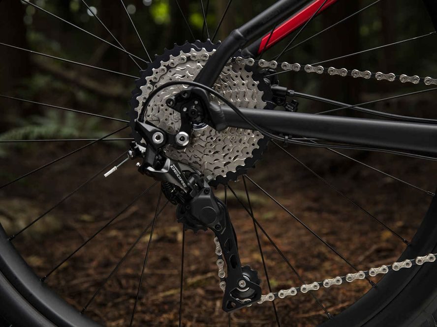 Trek Roscoe 7 (černá) 2019