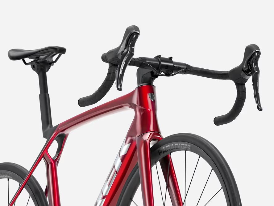 Trek Madone SL 5 Gen 8 (Gloss Fury Red/Matte Deep Smoke)
