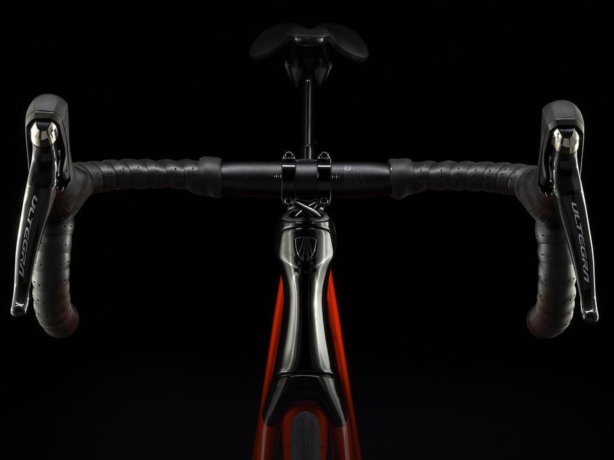 Trek Madone SL 6 disc (červená/černá) 2020