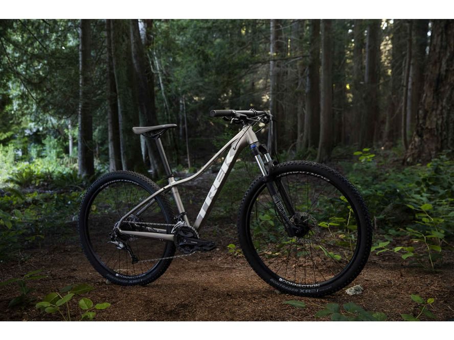 Trek Marlin 7 WSD (stříbrná) 2019