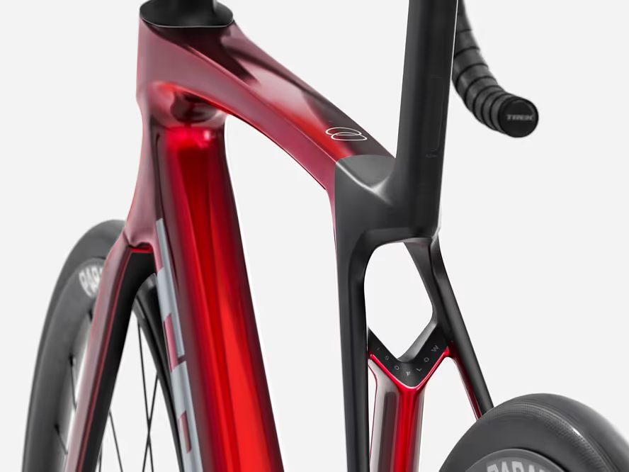 Trek Madone SL 5 Gen 8 (Gloss Fury Red/Matte Deep Smoke)