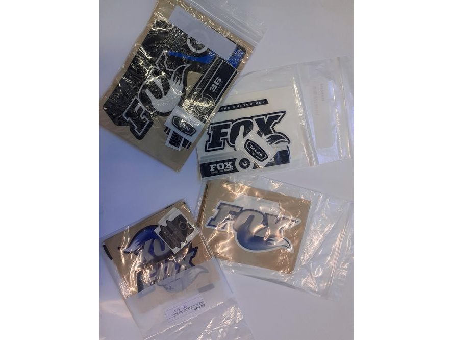 Nálepky FOX na vidlici 36 sada starší typy MIX