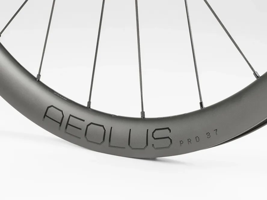 Zapletená kola Bontrager Aeolus Pro 37 TLR Disc