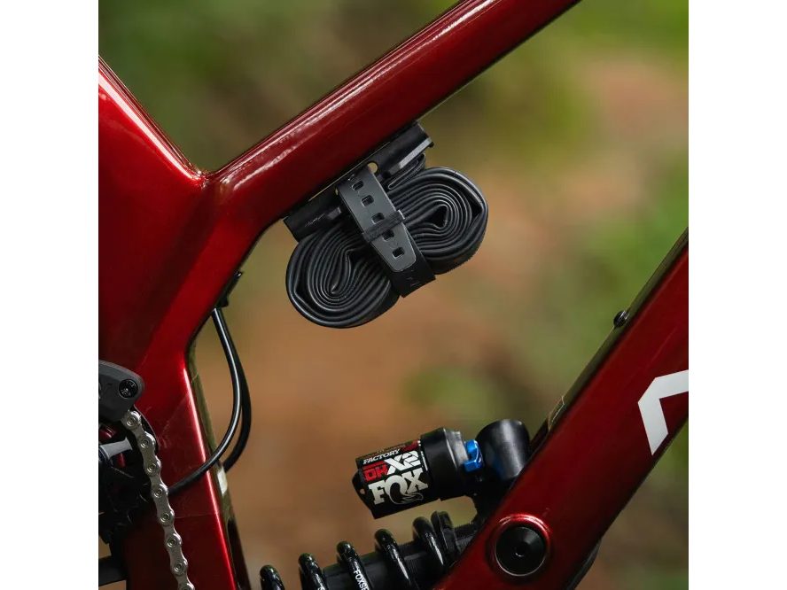 Úchyt OneUp Tube Strap Mount