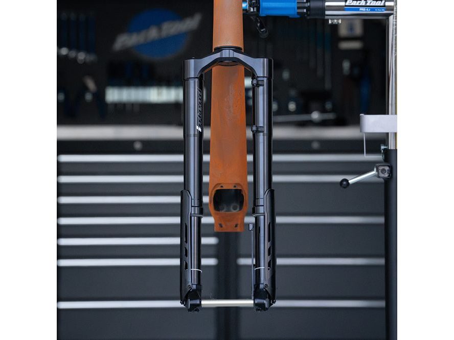 Vidlice Intend Edge Blackline 150-180mm