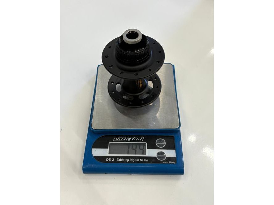 Náboj přední Chris King R45D Centerlock (matná černá)