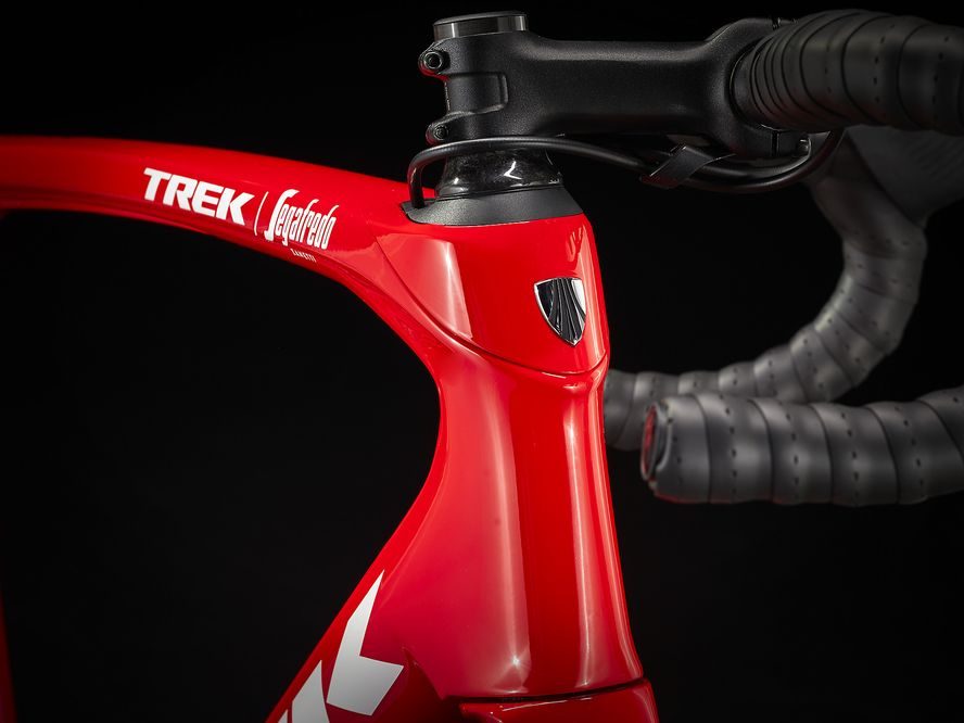 Trek Domane SLR 6 eTap (Viper Red/Trek White)