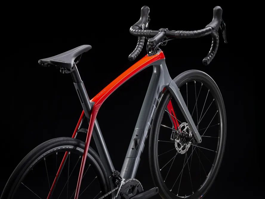 Trek Domane SL 4 (šedá/červená) 2020