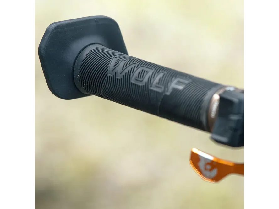 Koncovky gripů Wolf Tooth Locked-In Bar Ends