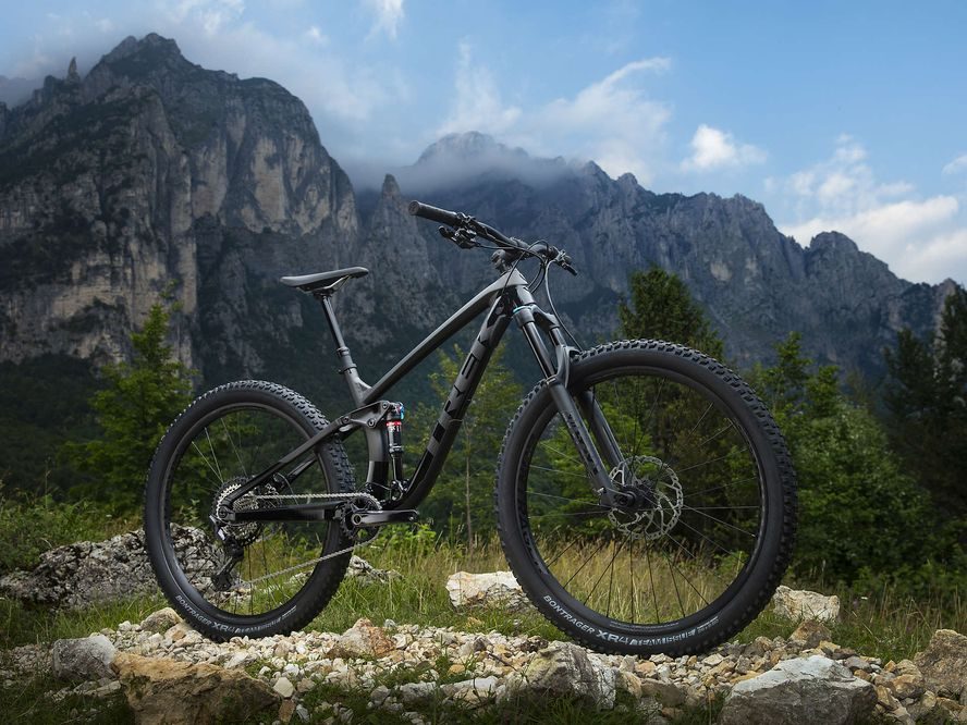 Trek Fuel Ex 8 XT (černá) 2020