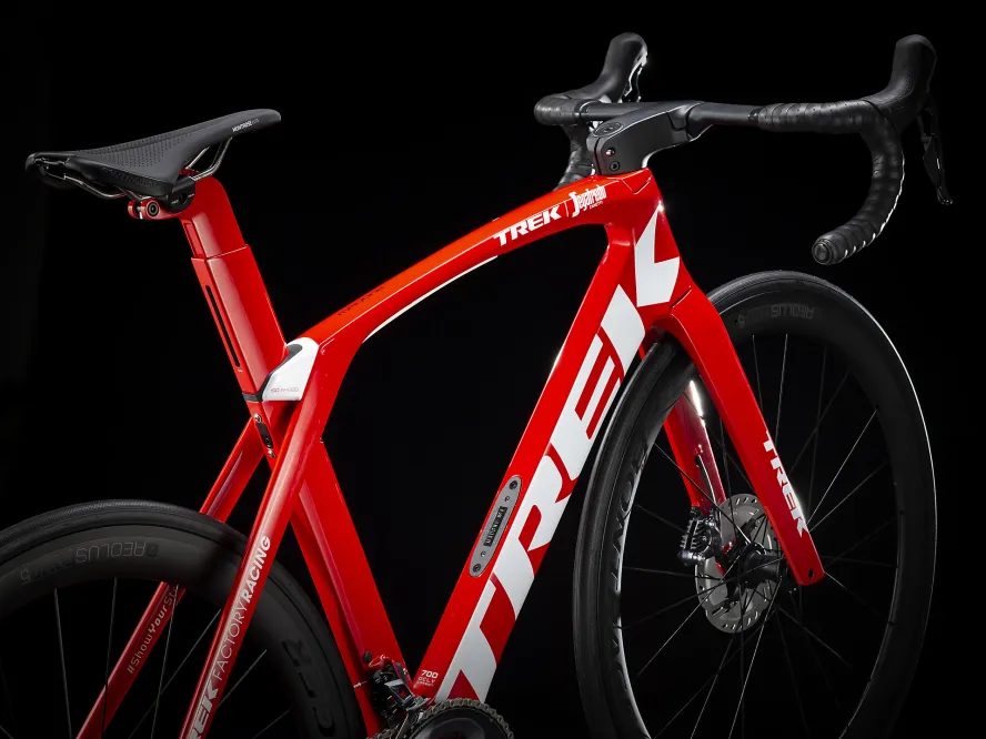 Trek Madone SLR 6 disc (bílá/červená) 2020