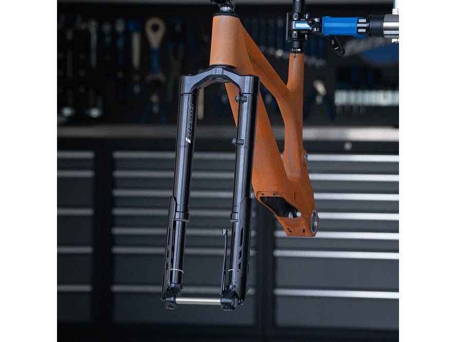Vidlice Intend Edge Blackline 150-180mm