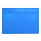 Izolační silikonová podložka s vytvarovanými prohlubněmi pro organizaci šroubků