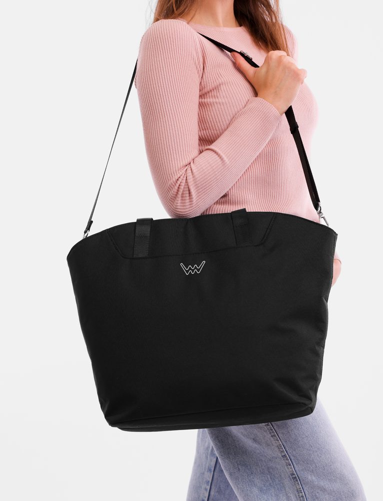 VUCH Wout Black.

Hlavné zapínanie na zips
Veľa vnútorných vreciek
Priehradka na topánky + fľaša
Priestor na notebook
Súčasťou je popruh cez telo
 Tašky cez rameno
Chceli by ste tašku, ktorá vám bude verne slúžiť a nikdy vás nenechá v štichu?