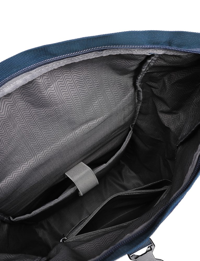 VUCH Sirius Men Blue.

Dvojité zapínanie hlavnej priehradky – zips a spona po zarolovaní
Vypolstrovaný chrbát a ramenné popruhy pre najpohodlnejšie nosenie
Vyrobený z ultra ľahkého recyklovaného nylónu
 Pánske batohy 
Dokonalosť, jednoduchosť, charakter a štýl.