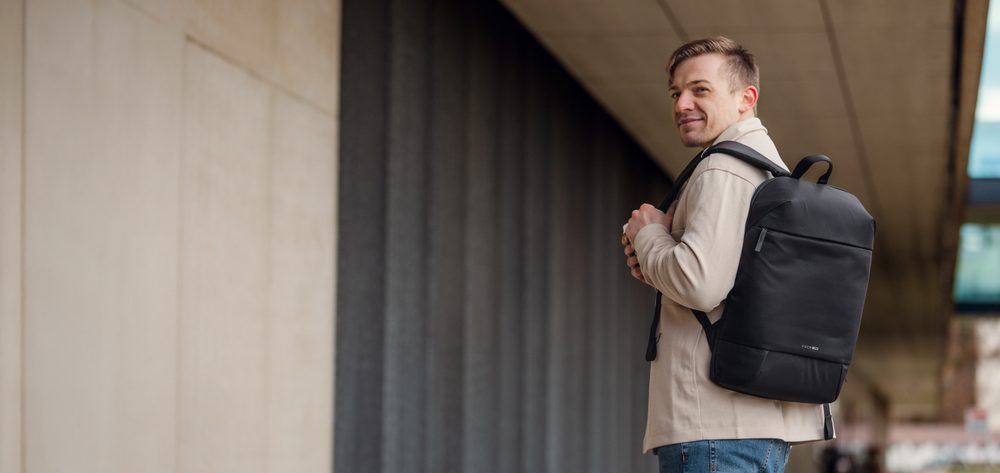 VUCH Brendon Black.

Celorozopínateľné vrecko na zips
Vonkajšie vrecko na notebook
Popruh na chrbte batohu pre uchytenie na kufor
Reflexné detaily na popruhoch batohu s vreckom na zips pre kľúče a drobnosti
Reflexné logo v prednej časti batohu
Polstrované ramenné popruhy a chrbát pre pohodlné nosenie
 Pánske batohy
Dokonalosť, jednoduchost', charakter a štýl.