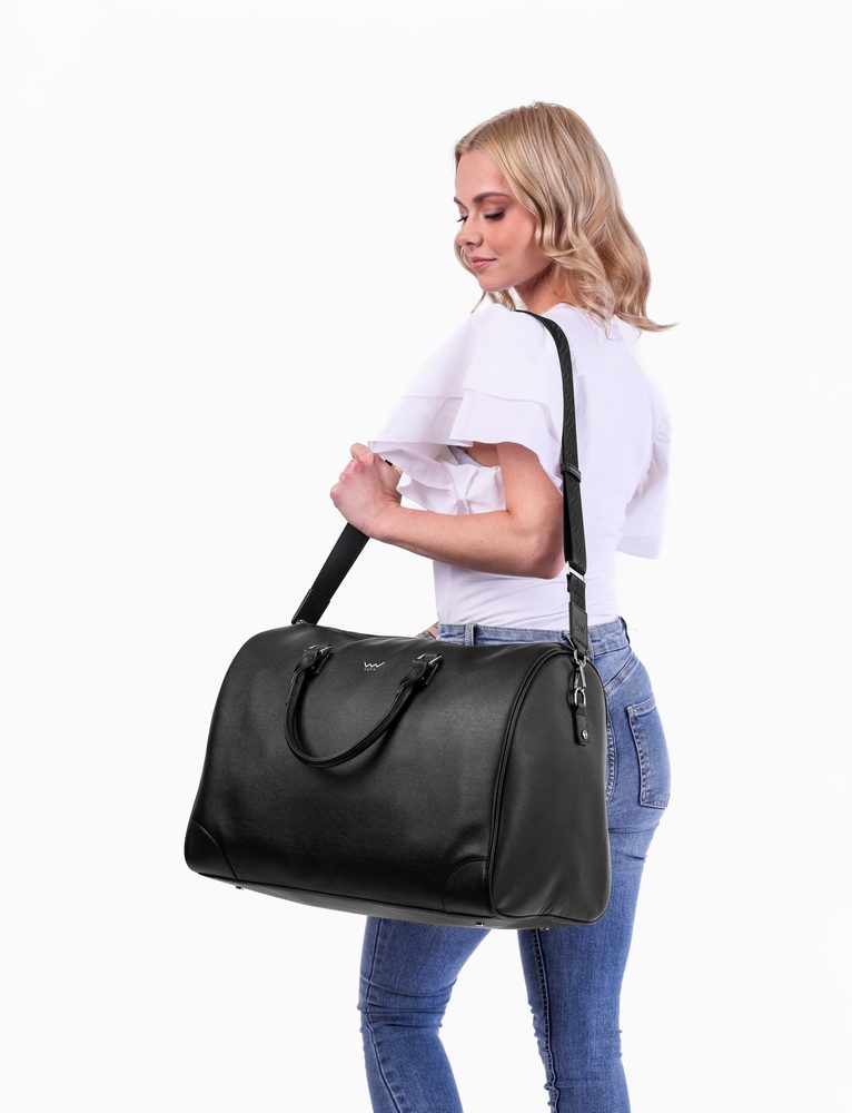 VUCH Doryge Black.

Elegantný dizajn s hladkou koženkou
Hlavné zapínanie na zips
Vnútorné vrecká na drobnosti
Nastaviteľný crossbody popruh
 Cestovné tašky
Hľadáš spoločníčku, s ktorou budeš tvoriť neoddeliteľnú dvojku pri cestovaní?