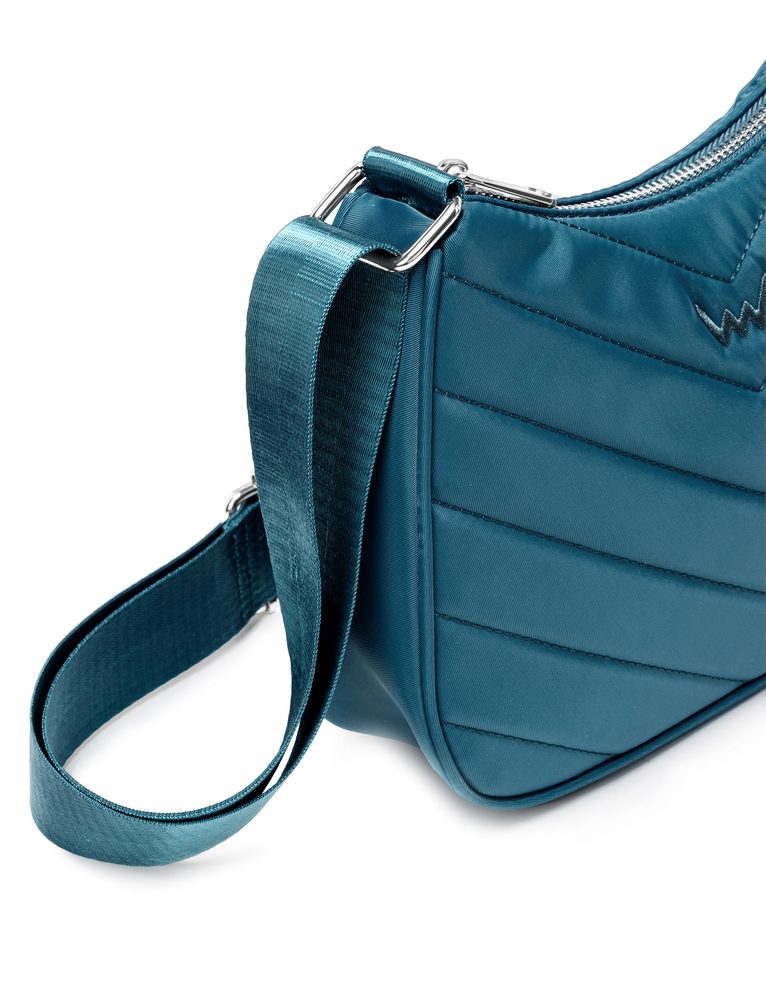 VUCH Liva Blue.

Hlavné zapínanie na zips
Prešívaný povrch
Vnútorná kapsa na zips, priehradka na drobnosti
Široký nastaviteľný crossbody popruh
 Aira
Zažij ľahkosť na vlastnej koži.
Produkty z materiálu AIRA boli navrhnuté s dôrazom na praktickosť – sú ľahké ako pierko, vodeodolné a ľahko udržiavateľné.
Priprav sa na lásku na prvý pohľad.