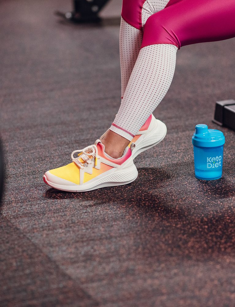 VUCH Rush Sunset - 36.

Dizajny navrhnuté v spolupráci s Martinom Brnom
Pružný priedušný zvršok
Vložka vypolstrovaná pamäťovou penou
Ľahké vyhotovenie
Drobné reflexné prvky
Spevnenie nártu silikónovými prvkami 
 OBUV
Vuch topánky sú originalita, čo šliape.