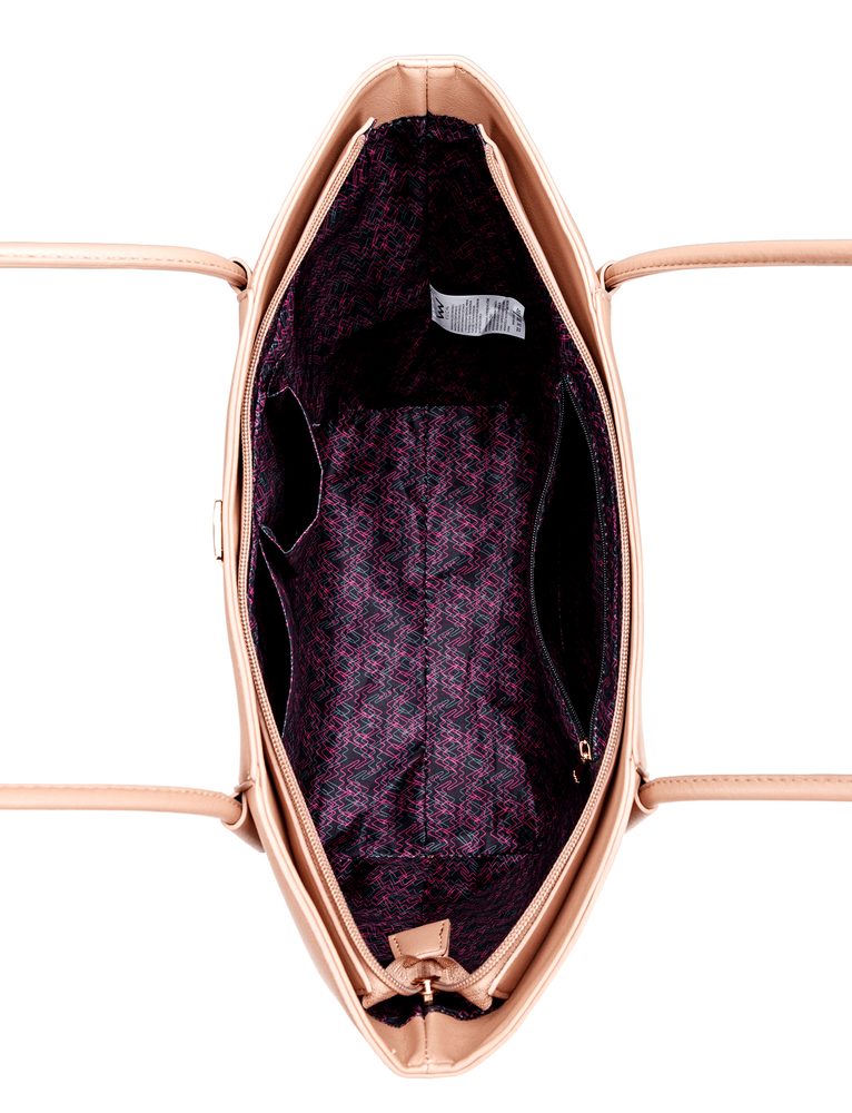 VUCH Laurie Simply Cappucion.

Veľká kabelka s pevným dnom
Celá sa zatvára na zips, takže nič pre nenechavcov
Dlhé pohodlné ušká sedia na predlaktí aj na ramene
 SimplyV
Simple Vušky, Simply Vuch!
Nadčasová, minimalistická a elegantná.