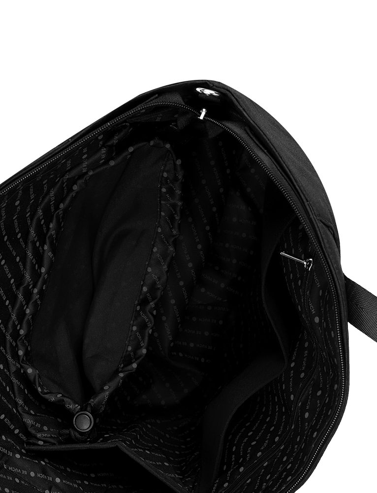 VUCH Wout Black.

Hlavné zapínanie na zips
Veľa vnútorných vreciek
Priehradka na topánky + fľaša
Priestor na notebook
Súčasťou je popruh cez telo
 Tašky cez rameno
Chceli by ste tašku, ktorá vám bude verne slúžiť a nikdy vás nenechá v štichu?