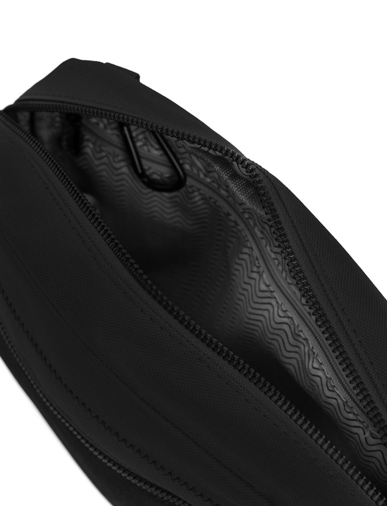 VUCH Taavi Black.

Hlavné zapínanie na zips
Vonkajšie vrecko na zips
Vnútorné priehradky 
Nastaviteľný popruh na rameno
 Pánske tašky
Dokonalosť, jednoduchosť, charakter a štýl.