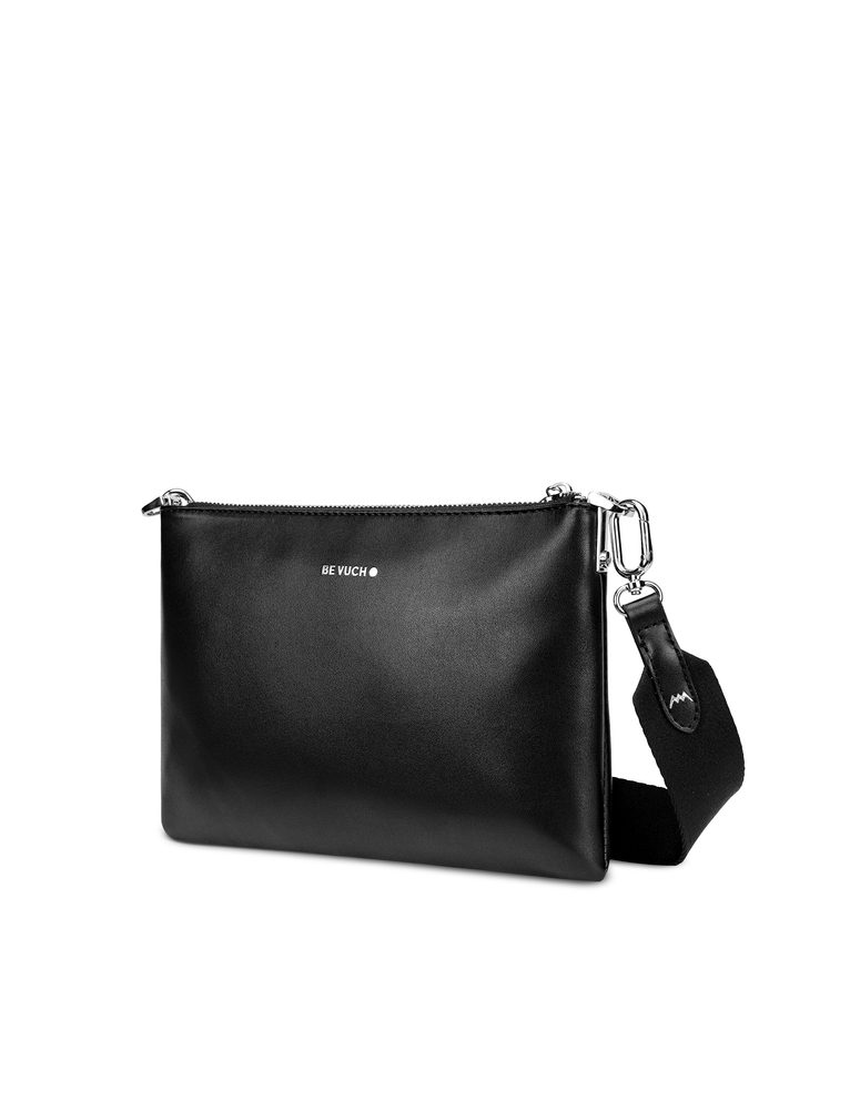 VUCH Clasie MN Black.

Dve kabelky v jednej, ktoré sa dajú odopnúť
Na menšej kabelke monogram VUCH
Hlavné zapínanie na zips
Dva popruhy - textilný crossbody a retiazkový do ruky
 Monogram
Chceš mať nevídaný šmrnc a byť Vuch každým centimetrom?
Vuch je tvoja najvernejšia láska, tak to povedz všetkým bez jediného slova.