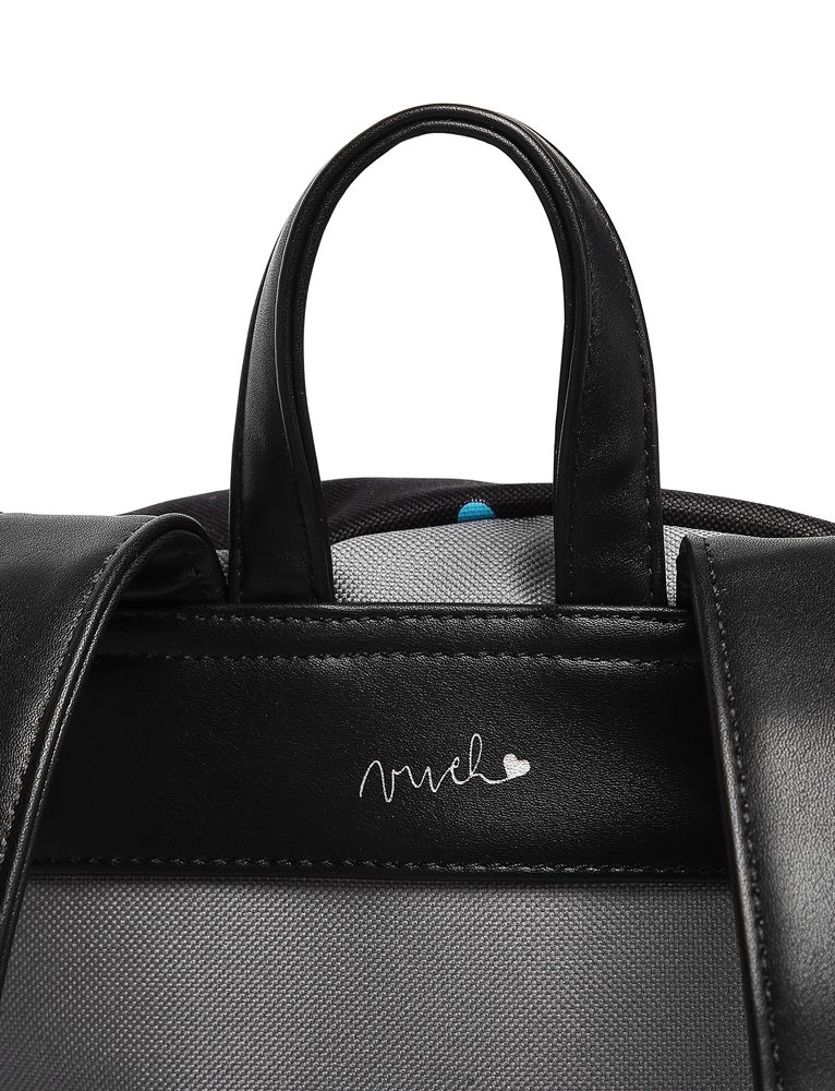 VUCH Zane Dotty Black.

Vnútorný priestor s oddeleným priestorom na mini notebook
Nastaviteľné ramenné popruhy
Predná priehradka uzatvárateľná na zips
Extrémne pevný a odolný materiál
 Cutie dotty
Vytmav to sivej!
Kolekcia Cutie Dotty je do bodky vybavená hravosťou a šmrncom.