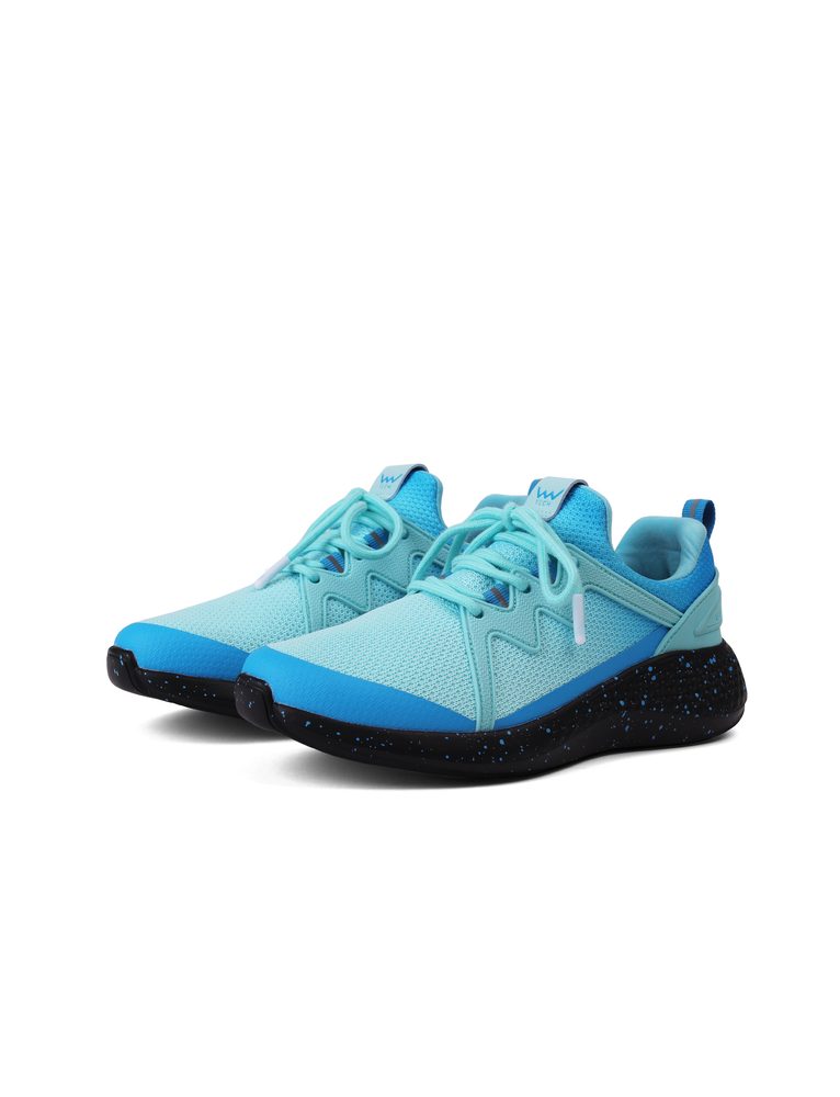 VUCH Rush Ocean - 41.

Dizajny navrhnuté v spolupráci s Martinom Brnom
Pružný priedušný zvršok
Vložka vypolstrovaná pamäťovou penou
Ľahké vyhotovenie
Drobné reflexné prvky
Spevnenie nártu silikónovými prvkami 
 OBUV
Vuch topánky sú originalita, čo šliape.