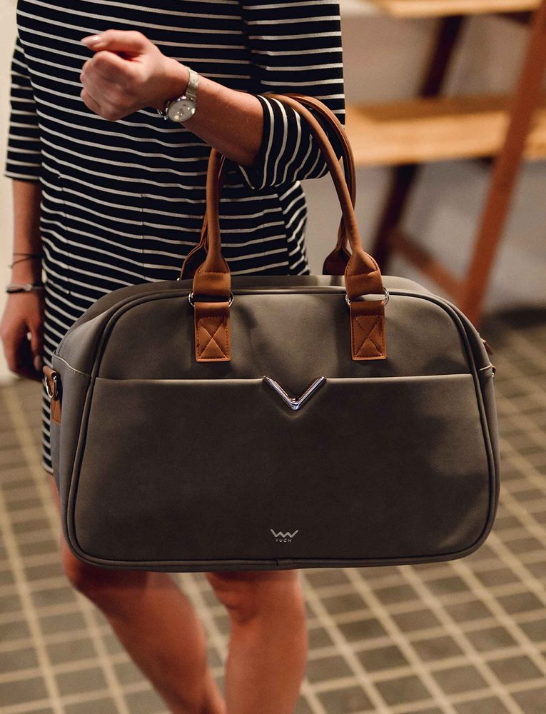 VUCH Sidsel Grey.

Priehradka na laptop, vnútorné priehradky na drobnosti 
Veľmi príjemný materiál
Vnútorný veľký priestor so zapínaním na zips
Vonkajšia priehradka so zatváraním na patenty
 TRAVEL COLLECTION  
Cestou necestou, polom nepolom, idem si za tebou so svojím novým batohom!...