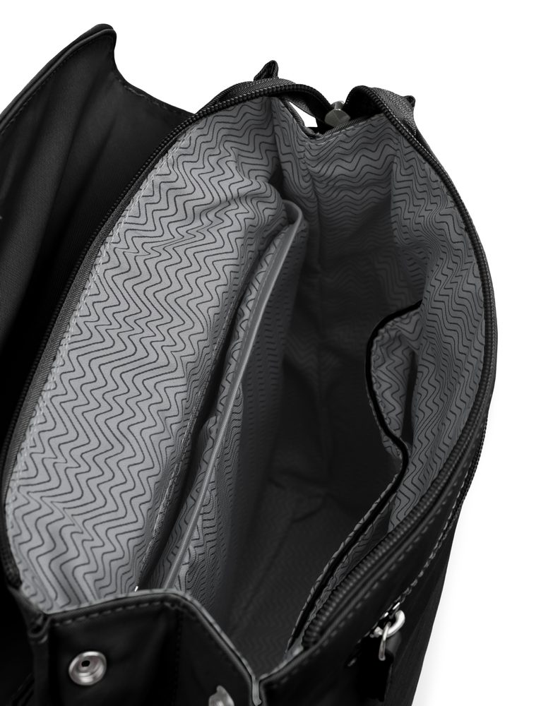 VUCH Joanna Canva Black.

Ideálne pre notebooky do 13“
Priestranná vnútorná priehradka s dvojitým zapínaním – zips a klopa na magnet
Praktická vonkajšia priehradka na zips na prednej časti batohu
Vnútorná priehradka na notebook, priehradky na mobil a priehradka na zips
Nastaviteľné polstrované ramenné popruhy
Extrémne pevný a odolný materiál
 TechniC 
Kolekcia inšpirovaná mestom aj prírodou!
Batohy Mellora a Noel už nejaký čas kraľujú na tróne obľúbenosti a z ich predností vzniklo hneď niekoľko parádnych následníkov.