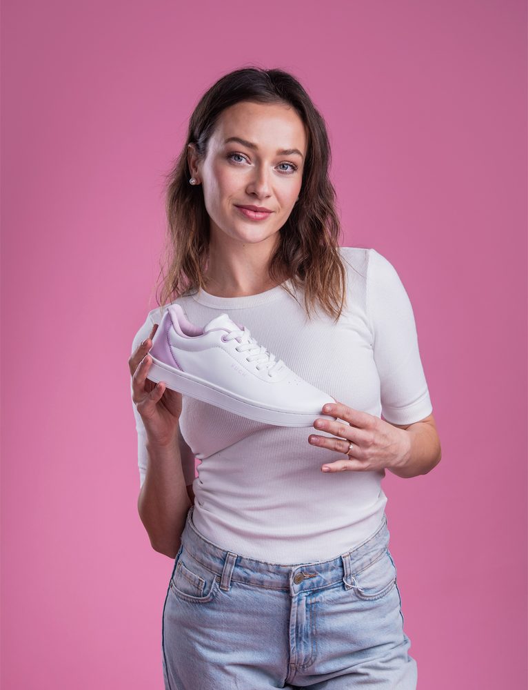 VUCH Legacy White - 43.

Prvá kolekcia kožených topánok VUCH
Ventilácia na vnútornej strane topánky oo♥
Vnútorná tvarovaná vložka topánky vytvorená pomocou AI
Vnútorný protišmykový materiál, ktorý drží pätu na svojom mieste
Kombinácia hladkej a štruktúrovanej kože
Design vytvorený v spolupráci s Martinom Brnou
 OBUV
Vuch topánky sú originalita, ktorá kráča.